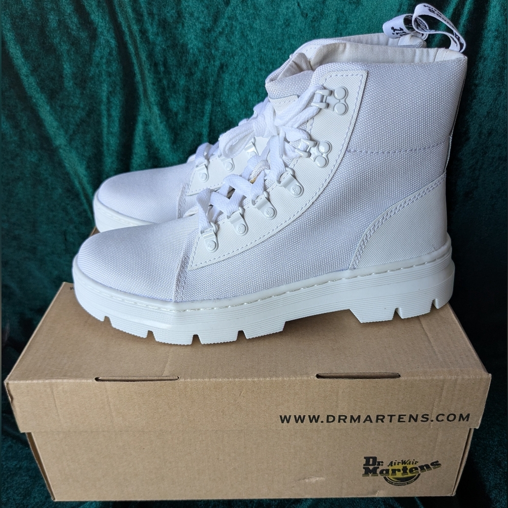 Dr. Martens womens Combs W, EU42
